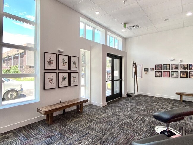 Building Photo - WOW!  Top Corner, 2 bed, 2 bath