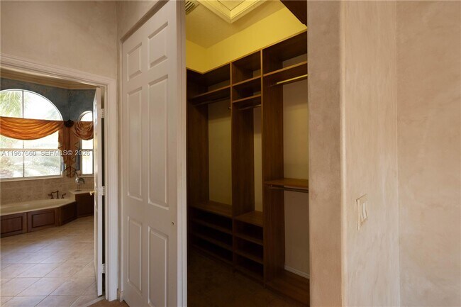 Building Photo - 5331 SW 159th Ave