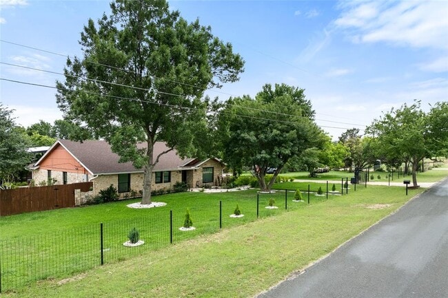 Building Photo - 301 Oak Ridge Rd