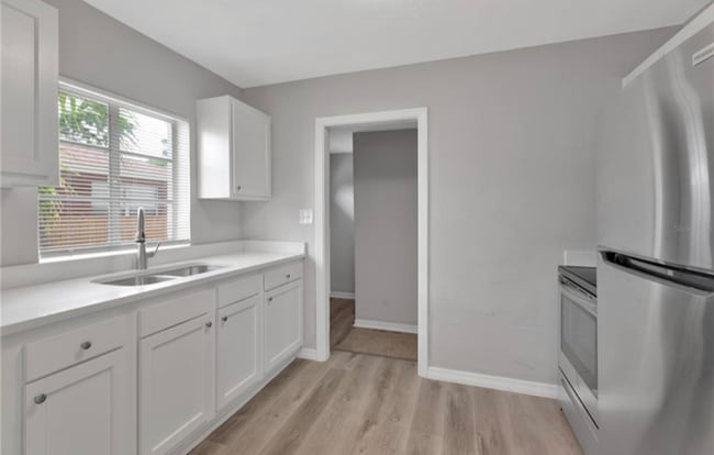 Building Photo - 925 17th St S