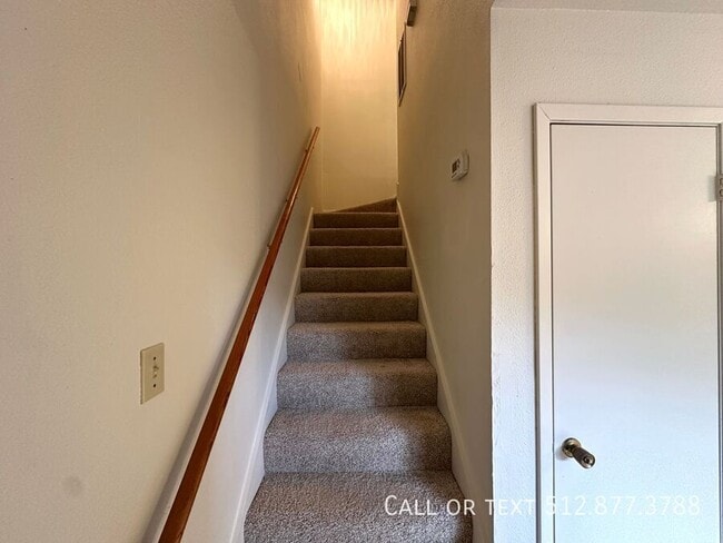 Building Photo - 2203 Creekside Ln