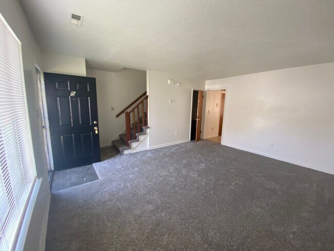 Building Photo - 2 bedroom, 1.5 bath end unit Townhouse near Forest Hills Shopping Center and Downtown Durham NC