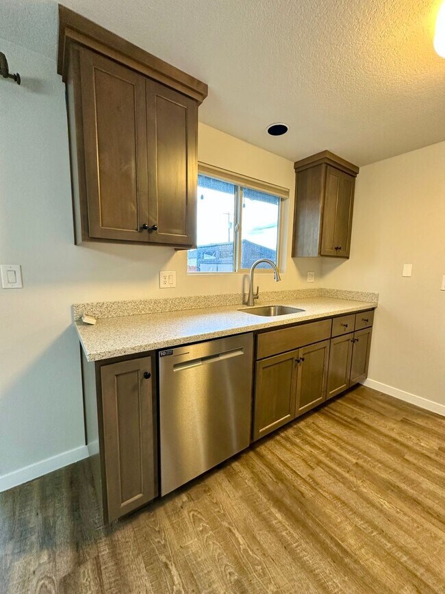 Building Photo - 1139 SW Indian Ave