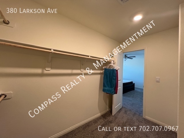 Building Photo - 380 E Larson Ln