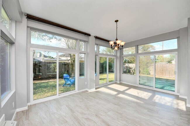 Building Photo - 20922 Whitevine Way