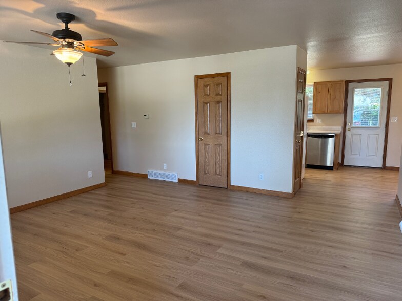 Building Photo - 3843 Capitol Dr