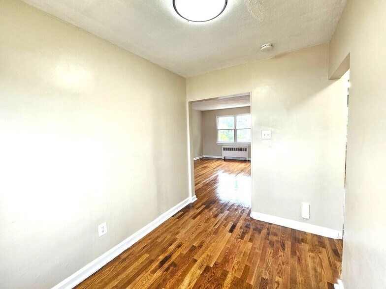 Building Photo - 1001 S Main St