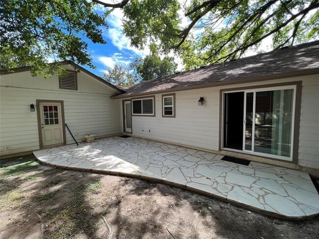 Building Photo - 7002 Danwood Dr