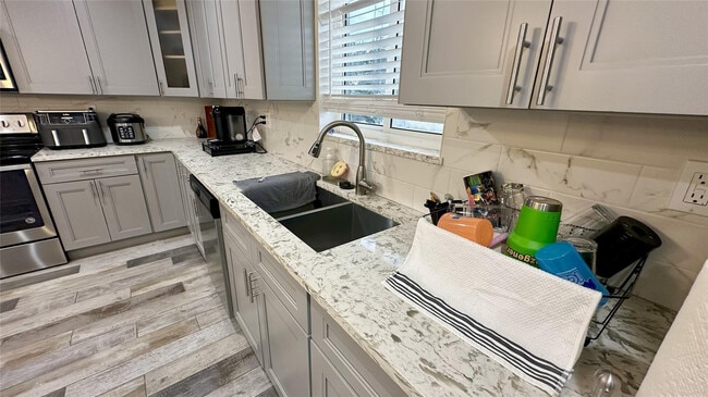 Building Photo - 4751 NE 10th Ave