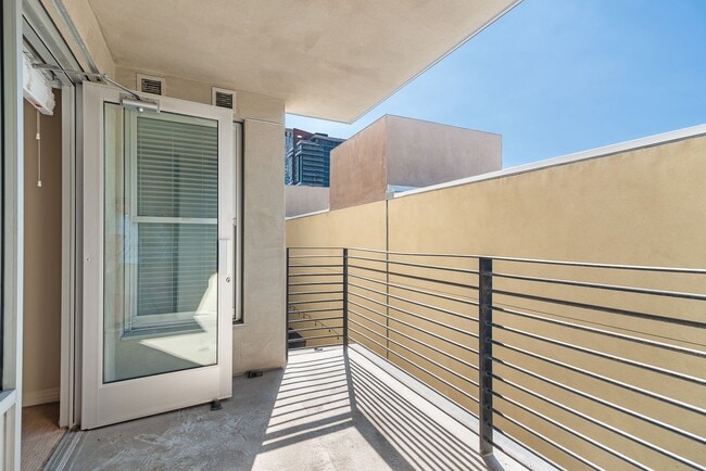 Building Photo - Walkable Little Italy Living – 3BR/3BA with Gated Parking