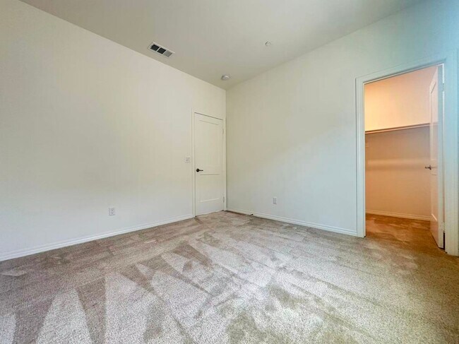 Building Photo - 4837 S Jordan Ave