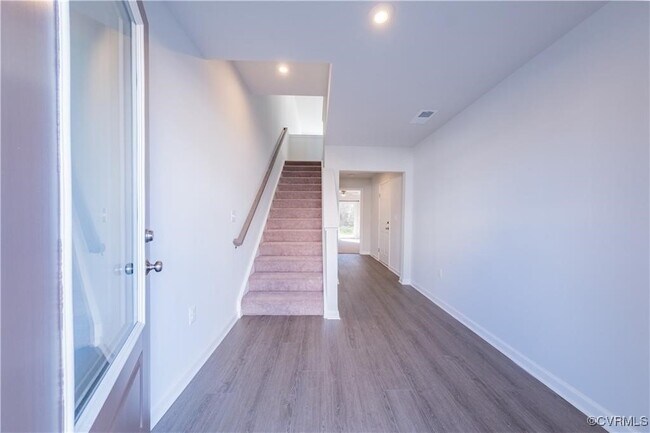 Building Photo - 633 Rivanna Hl Rd