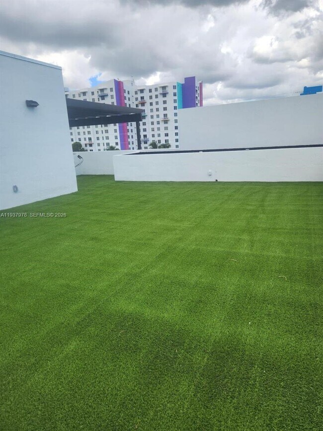 Building Photo - 3422 NW 5th Ave