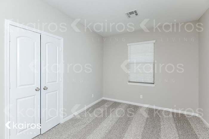 Building Photo - 316 E Georgia Terrace