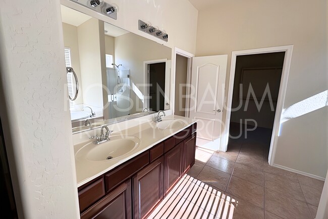 Building Photo - 8190 N Turning Leaf Dr