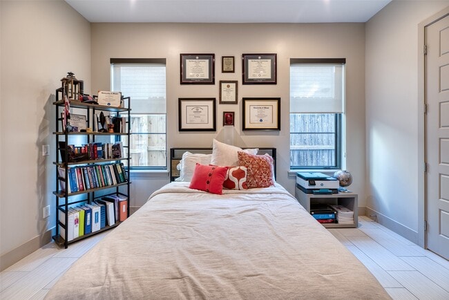 Building Photo - 5521 Kiam St