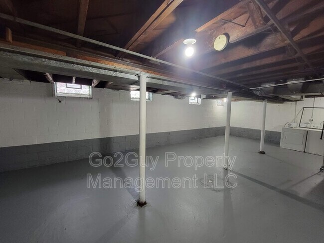 Building Photo - 2107 Ewald Cir