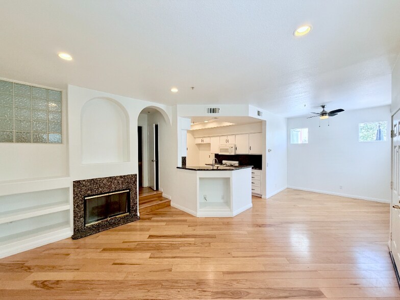 Primary Photo - 109 Santa Barbara Ct