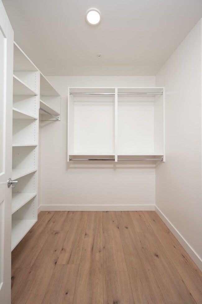 Building Photo - Welcome to your new home! Luxury 1BE1BA condo at the Pullman Gulch Union in the center of Nashvil...