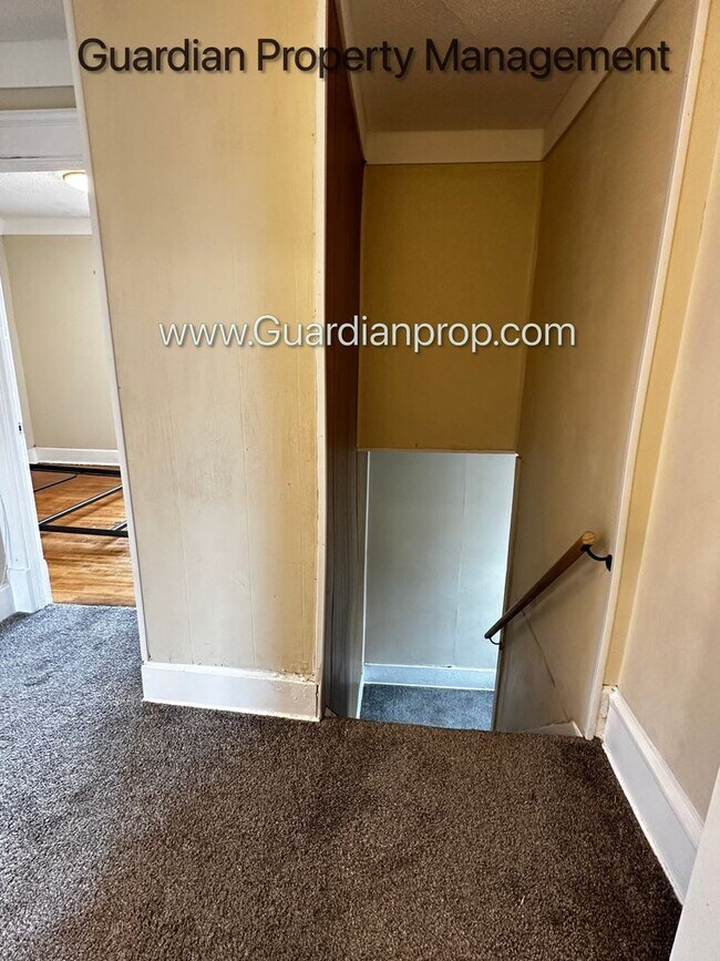 Building Photo - Northeast Minneapolis Single Family Home, Dishwasher, Hardwood Floors, W/D in Unit