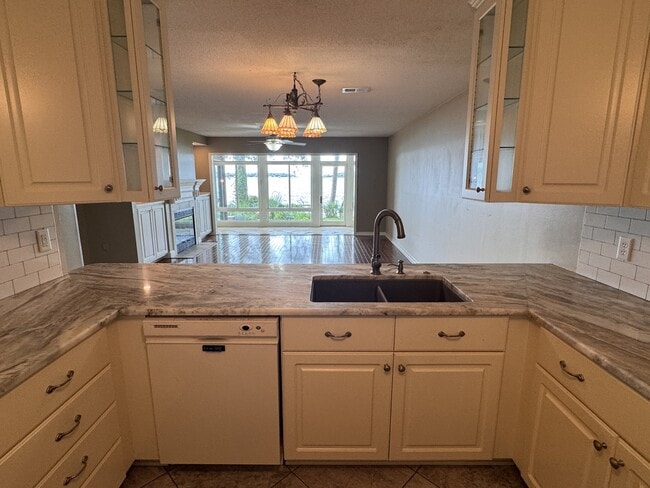 Building Photo - 806 Regatta Cir