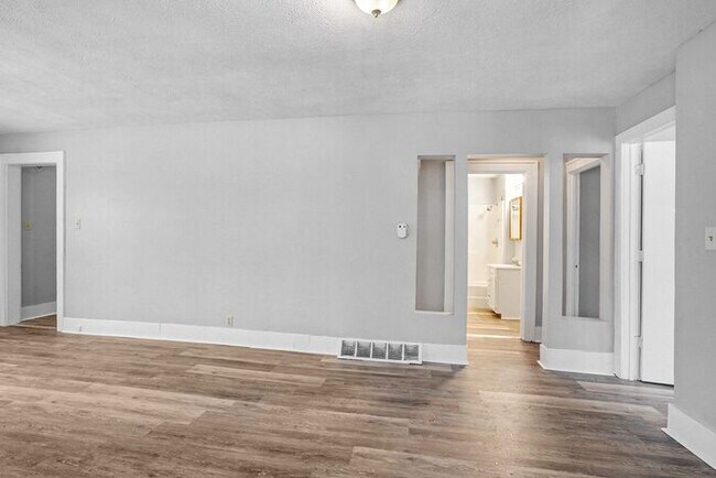 Building Photo - Spacious three-bedroom, one-bath home featuring a functional floor plan, & generous living space