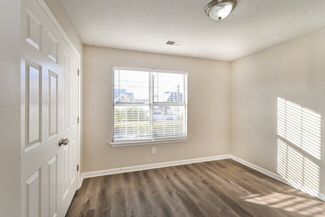 Building Photo - 9044 Snow Drift Ln