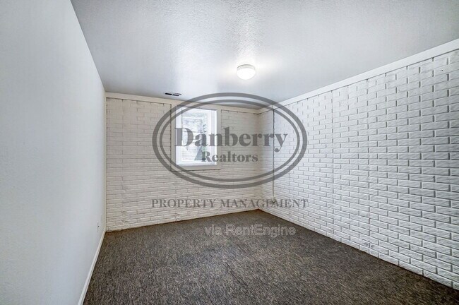 Building Photo - 3571 Turret Green Dr