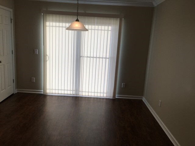 Building Photo - 5 Miller Pond Rd