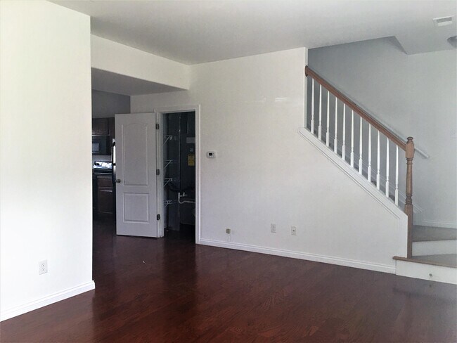 Building Photo - 325 Burley Ave