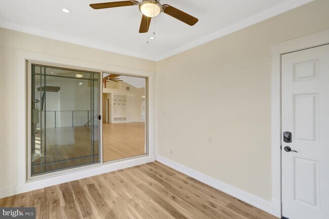 Building Photo - 6120 Beachway Dr