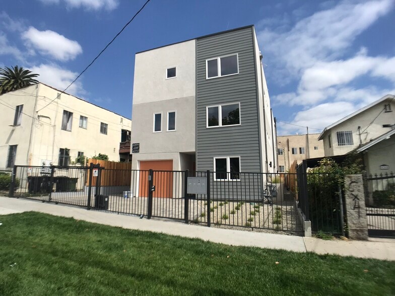 Building Photo - 4271 1/2 Rosewood Ave.