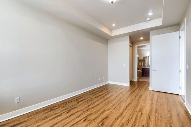 Building Photo - 1 MONTH FREE!!!!! 2bd/2ba Top Floor Condo in Congress Park - Available 8/7!