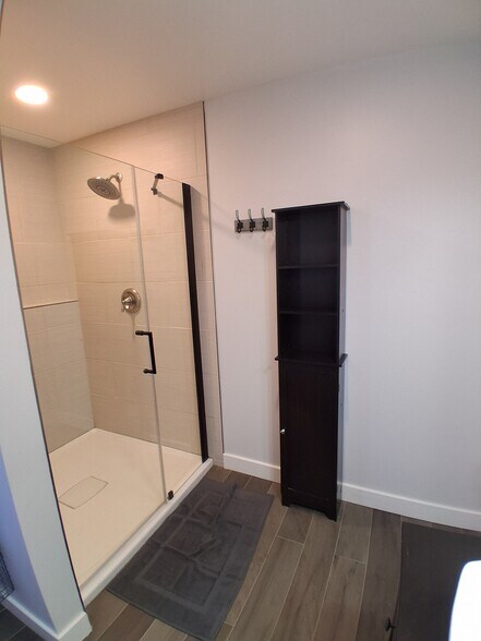 Master Suite Bathroom - 2710 English Rd