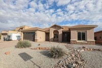 Building Photo - Beautiful 4 Bed 2 Bath - Dogs Allowed!