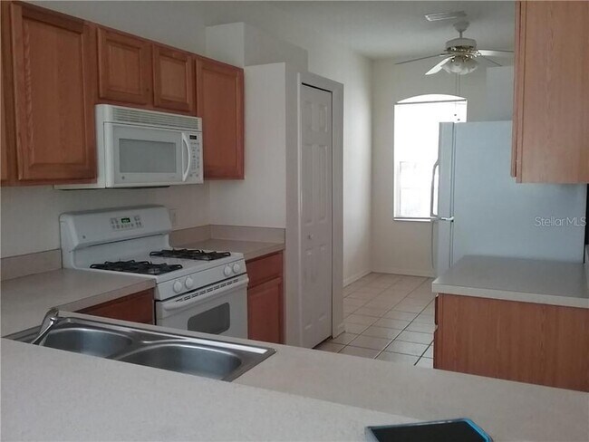 Building Photo - 6246 Blue Runner Ct