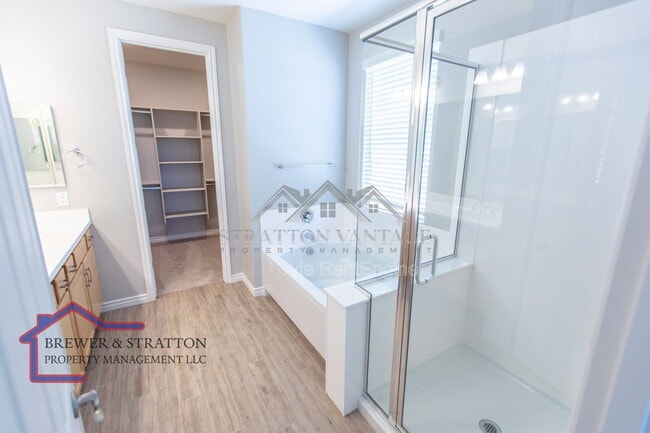 Building Photo - 15243 W Latham St