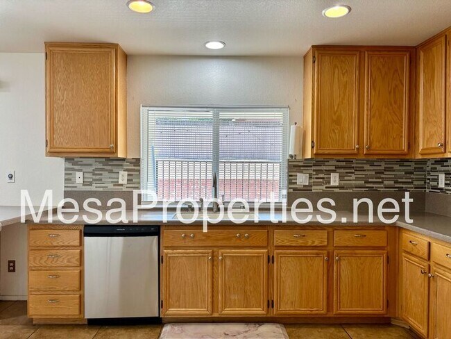 Building Photo - 14027 Silver Creek Way