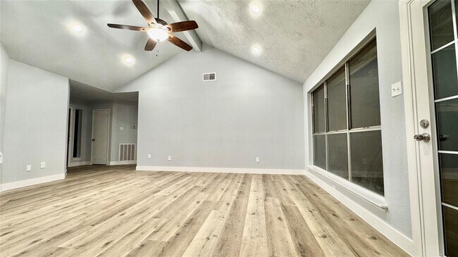 Building Photo - 415 Starborough Dr