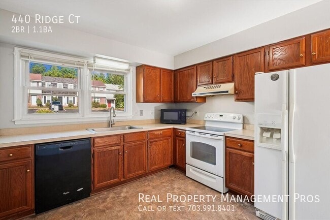 Building Photo - 440 Ridge Ct