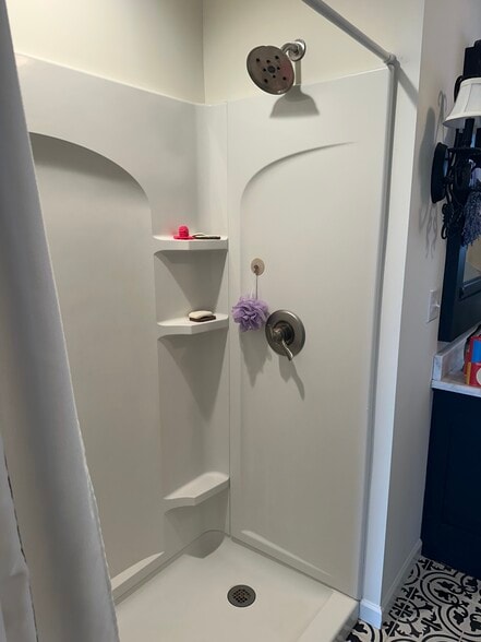 Building Photo - 7712 Walnut St