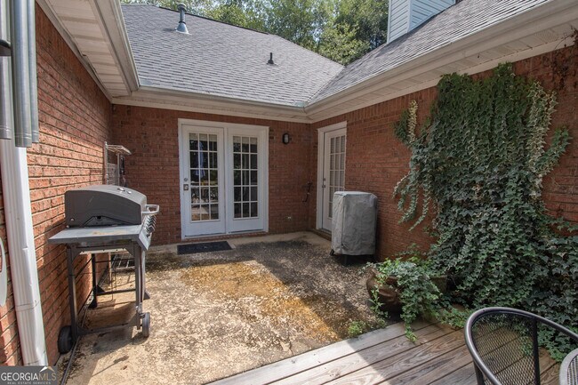 Building Photo - 235 Masters Dr