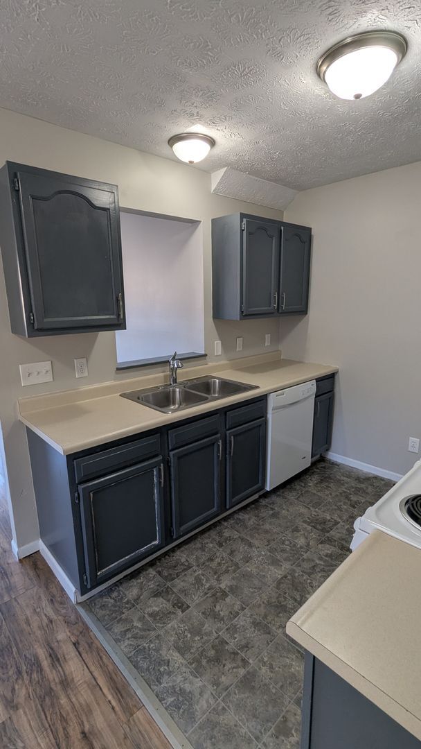 Building Photo - MN Cedar Village (859)