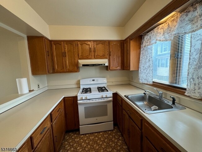 Building Photo - 710 W Camplain Rd