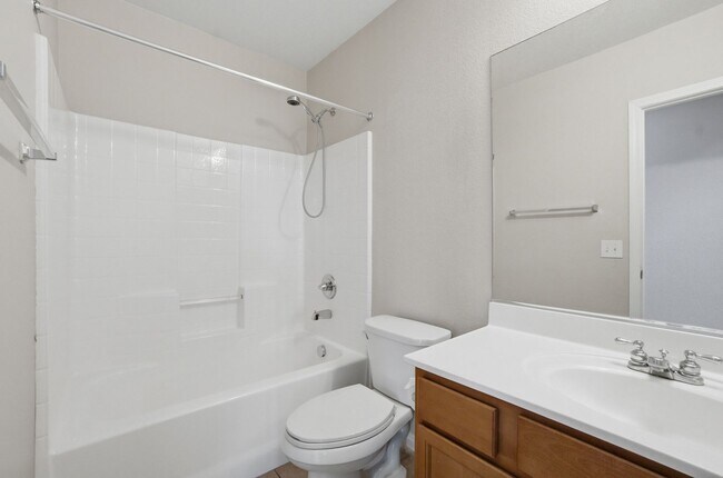 Building Photo - 4 Bedroom House in a Northeast Gated Community