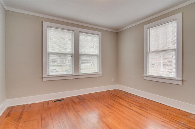 Building Photo - Cozy Cottage in Midtown!