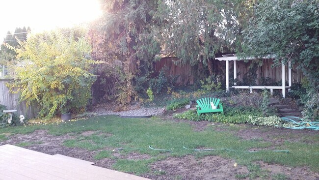 Building Photo - Occupied, do not disturb tenants. Barge-Chestnut Historic District Craftsman 2br 2ba home, with a...