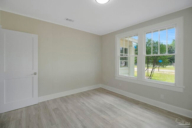 Building Photo - 1322 Wisteria Ave