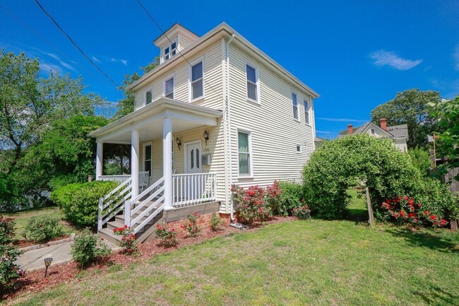 Primary Photo - 1722 McDaniel St
