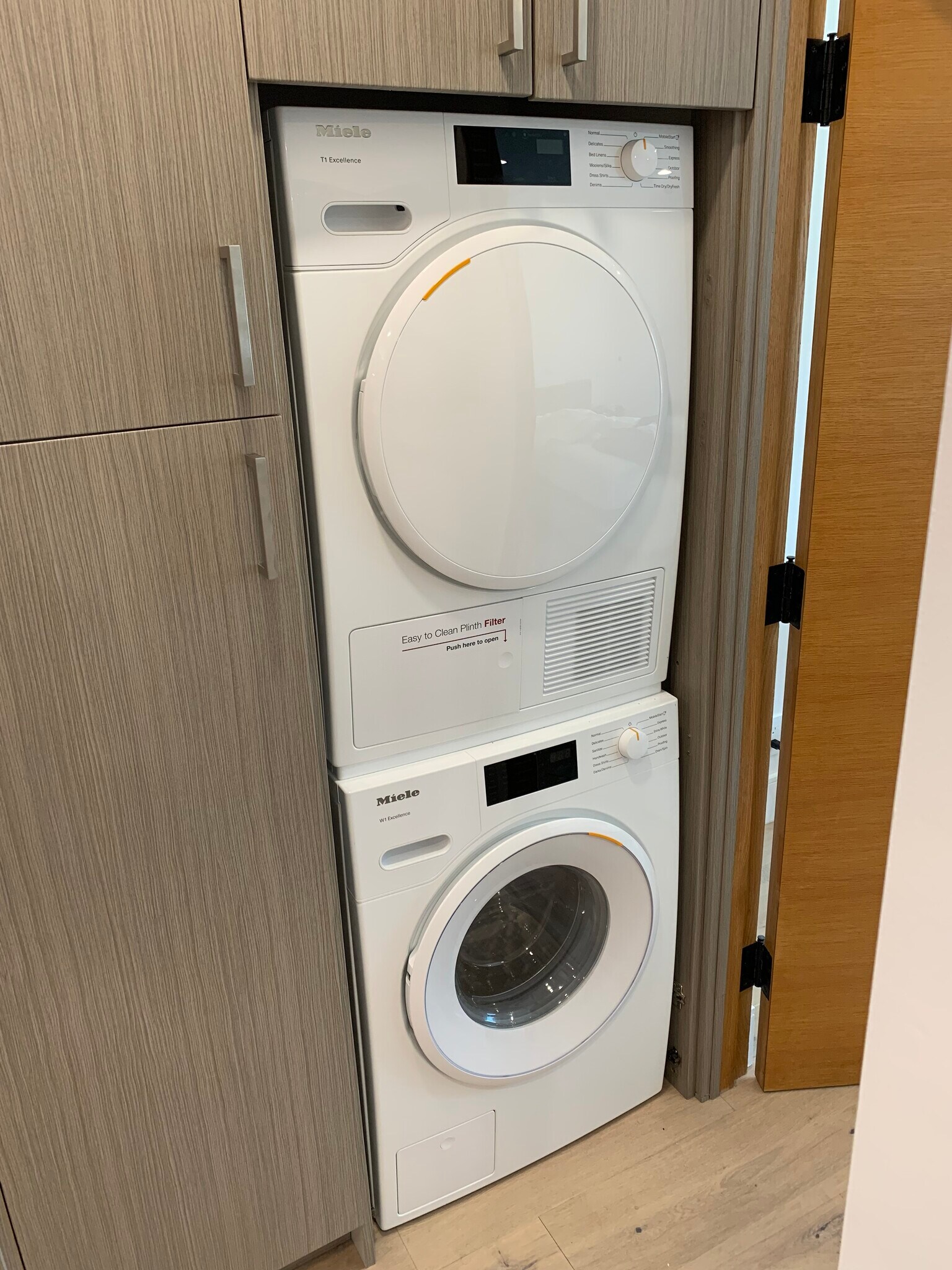 Building Photo - 1155 N La Cienega Blvd